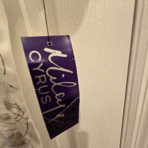 MILEY CYRUS COLLECTABLE  COLLECTION  TOP, Off White Silver Design Large WT